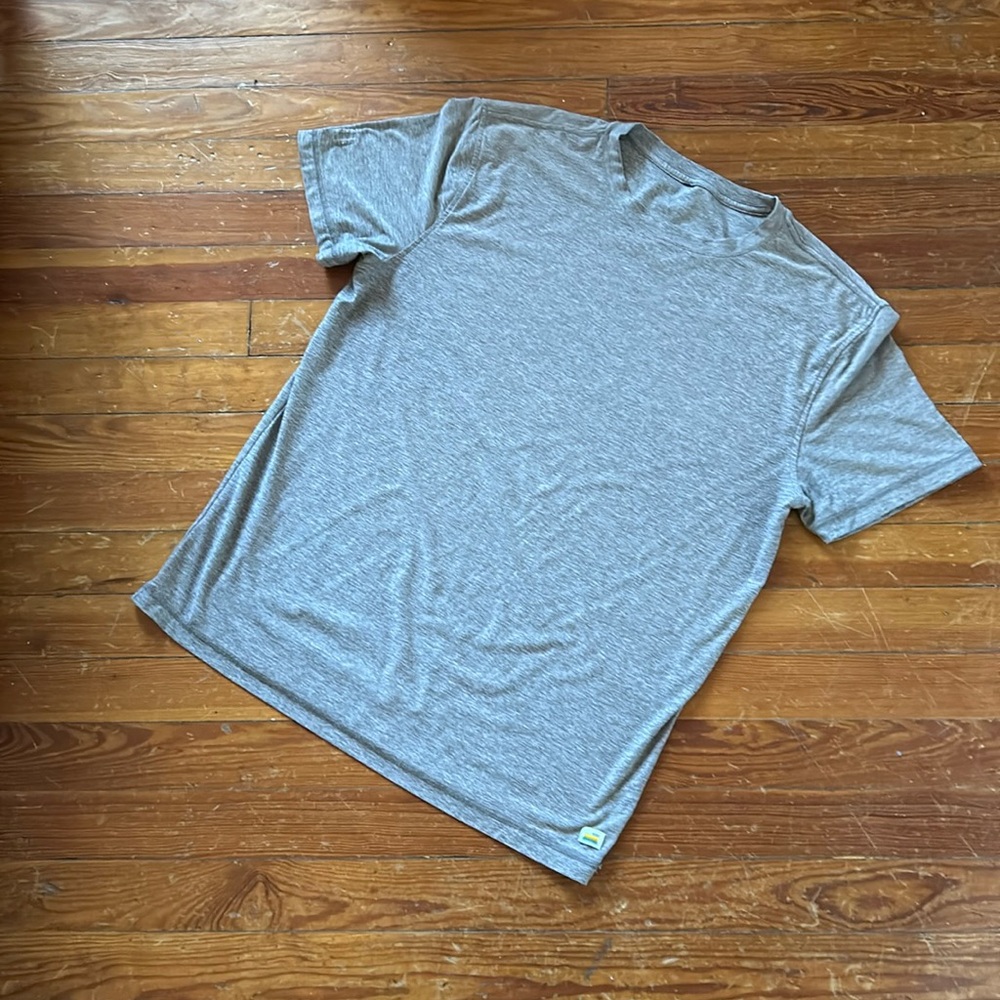 Vuori Shirt Men Medium Light Blue Strato Tech Performance Beathable
